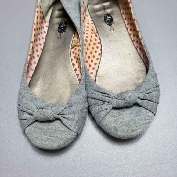5/$25 Rue21 ect gray bow flats size 6/7 - Picture 2 of 10